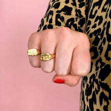 Load image into Gallery viewer, Gaia Square Signet Ring Gold
