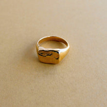 Load image into Gallery viewer, Gaia Square Signet Ring Gold
