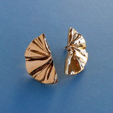 Load image into Gallery viewer, Zephyr Earrings Gold (Bronze)
