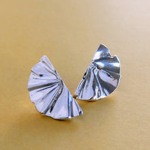 Load image into Gallery viewer, Zephyr Earrings Silver
