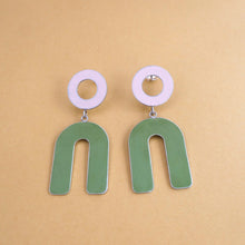 Load image into Gallery viewer, Washer and U-Shaped Earrings - Green
