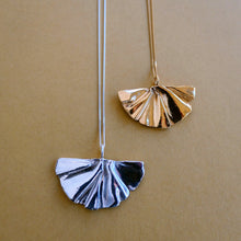 Load image into Gallery viewer, Zephyr Necklace Silver
