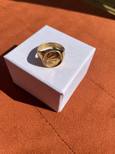 Load image into Gallery viewer, Sunbeam Signet Ring - Gold
