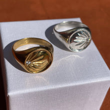 Load image into Gallery viewer, Sunbeam Signet Ring - Gold
